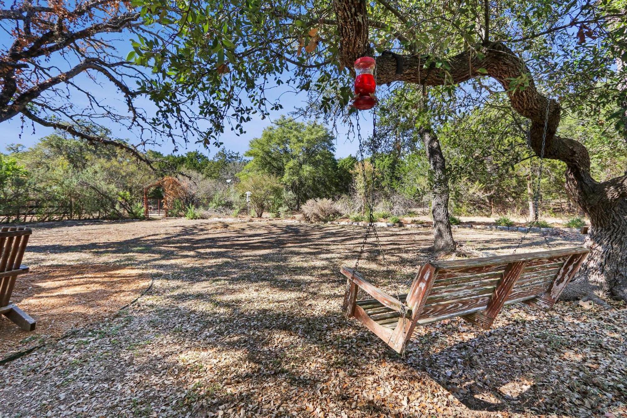 Red Donkey Cottage Wimberley Exterior photo