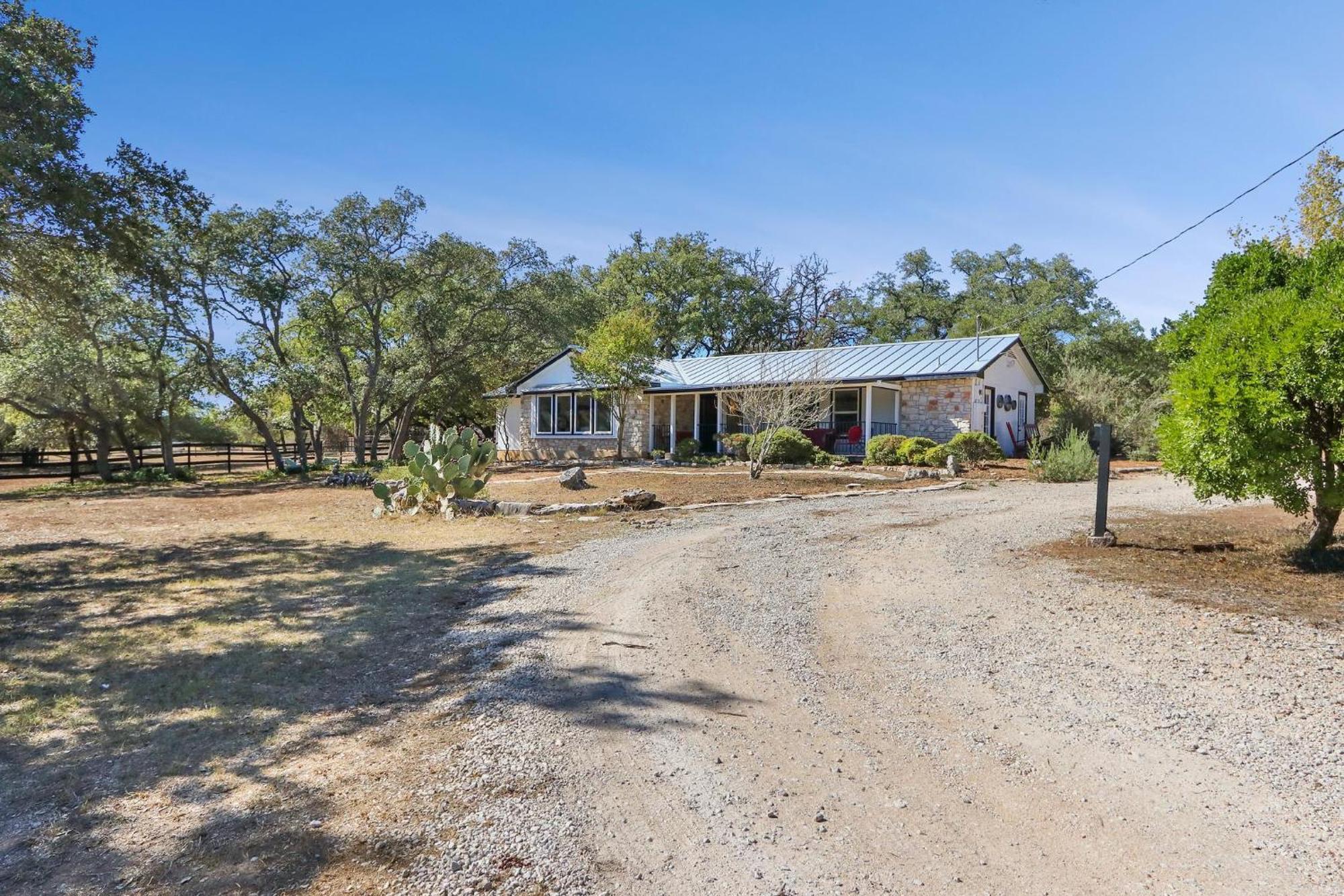 Red Donkey Cottage Wimberley Exterior photo